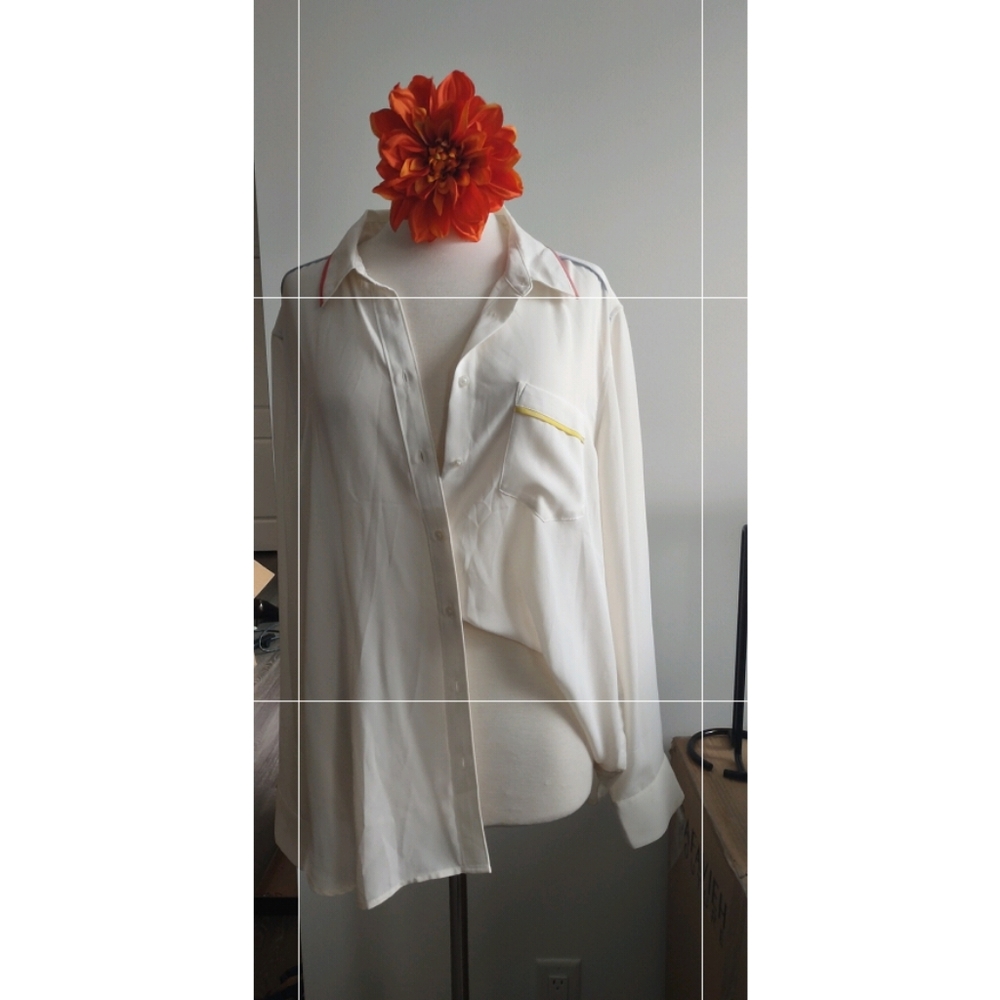 White bouton down top with